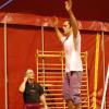 Arian Miluka insegna equilibrismo